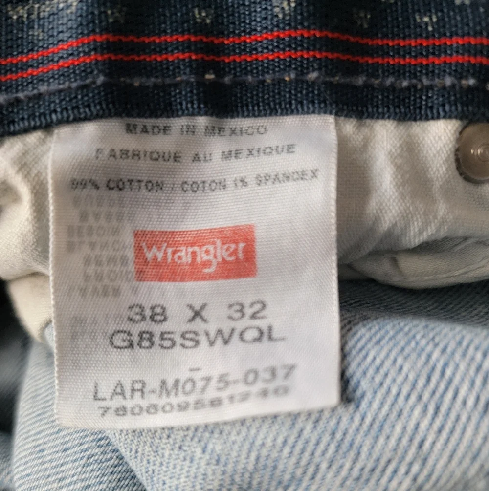 Wrangler Jeans - Picture 3 of 4